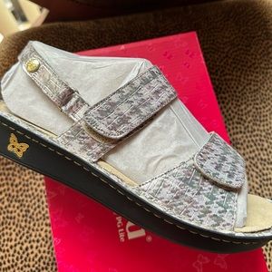 Algeria brand new sandal size 42